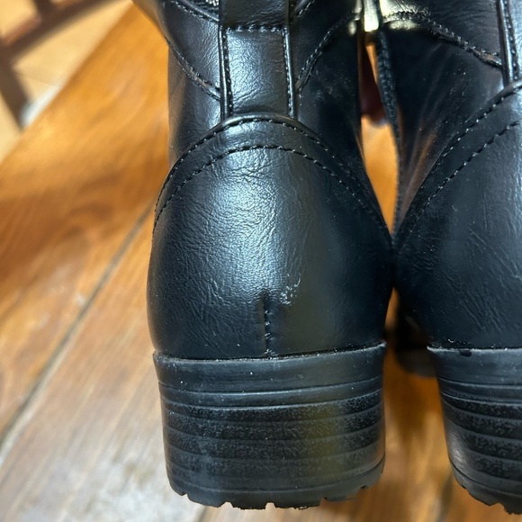 Michael Kors Reggie Size 2 Girls Youth Black Combat Lace Up Boots - Picture 5 of 8